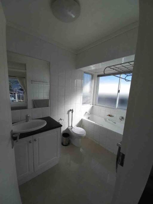 Waterfront - 1 South Quay Lovely Two Bed On Water นิสนา ภายนอก รูปภาพ